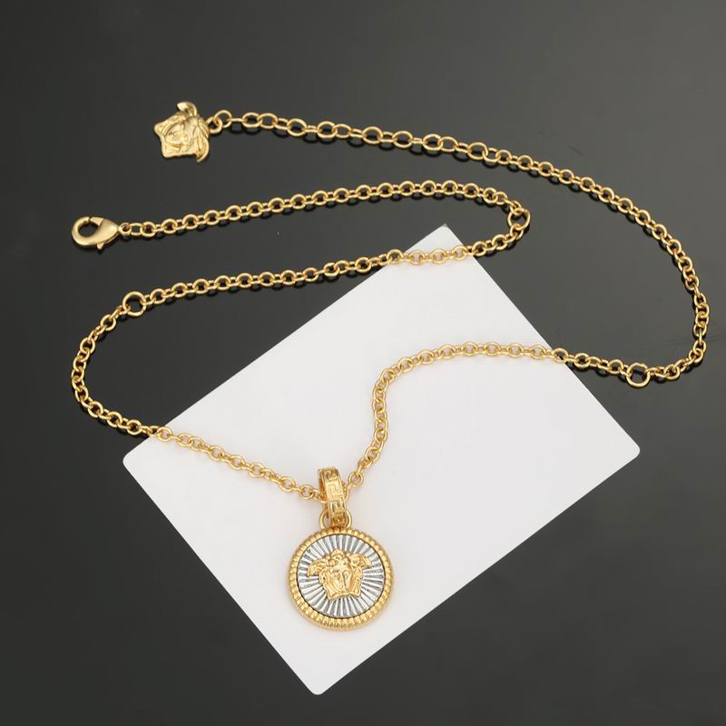 Versace necklace 05lyx18